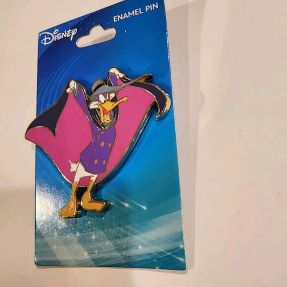 Disney Palm Darkwing Duck Exclusive Enamel Pin Duck Tales Monogram NEW - Picture 6 of 10